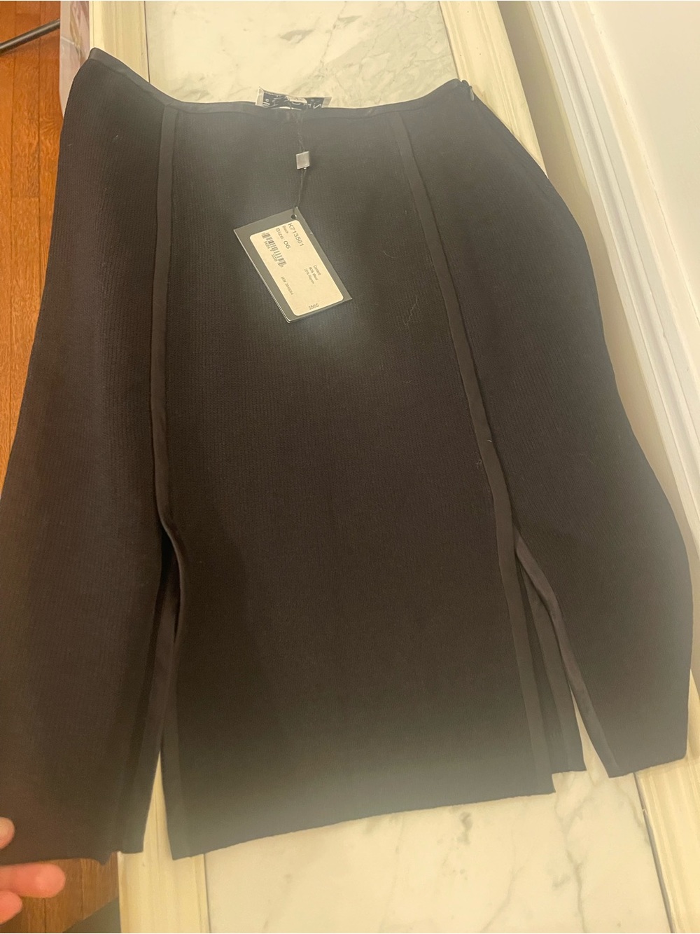 Luxury designer St. John black knit skirt made in the USA - Picture 11 of 14